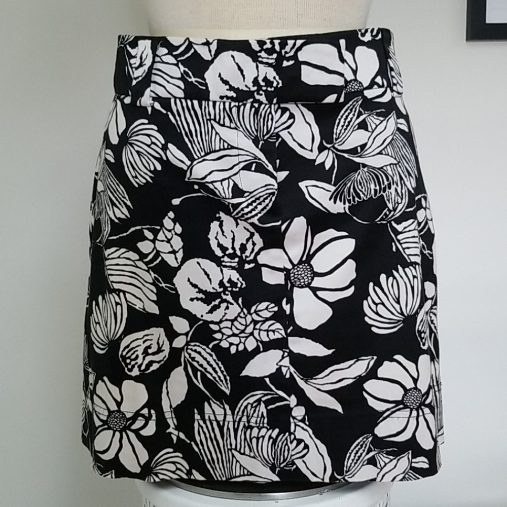 White House Black Market Skirt